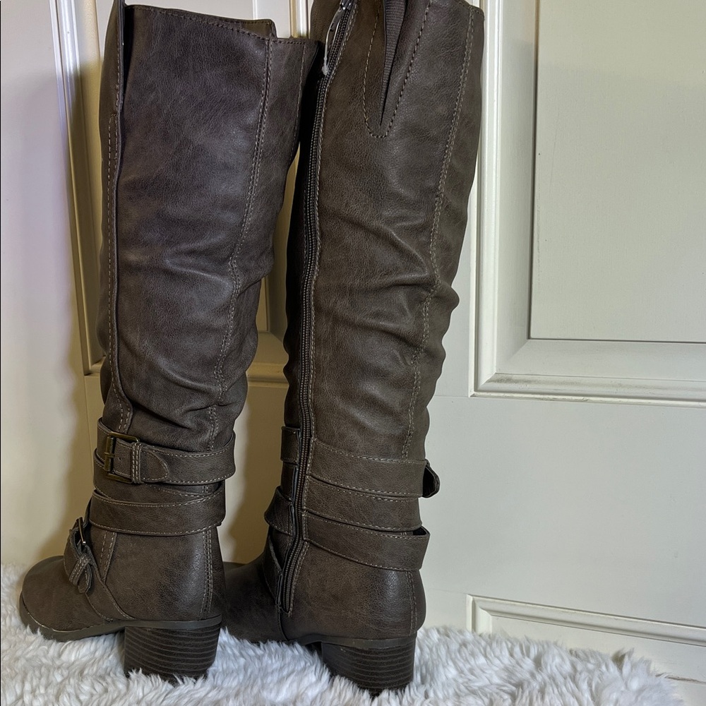 Elegant Over the Knee Brown Boots - Picture 5 of 16